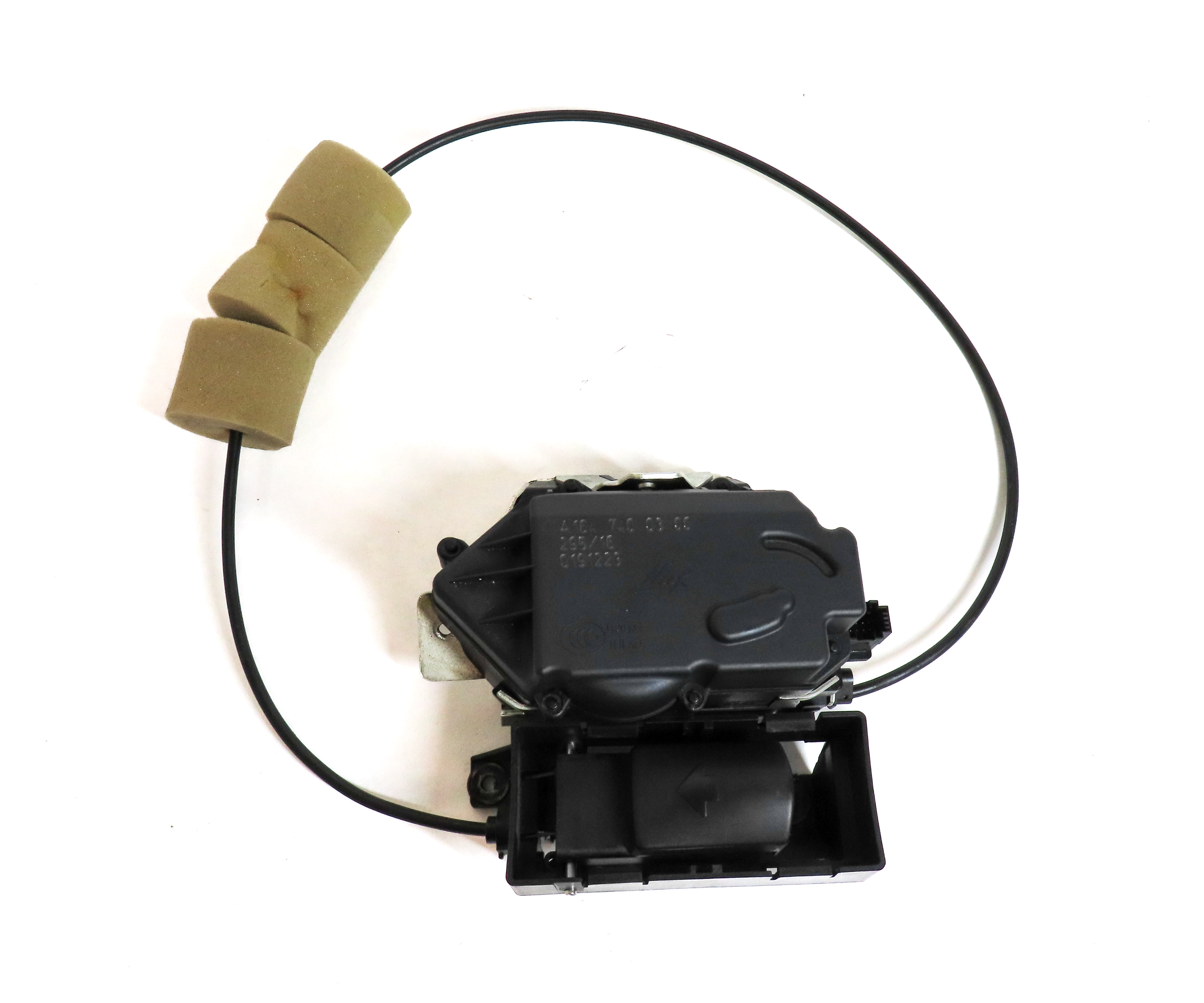 2009 MERCEDES GL320 (X164) REAR TRUNK TAILGATE HATCH LATCH w/RELEASE HANDLE — exact item pictured